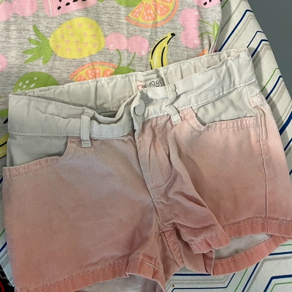 2 tops and 1 pair of shorts - Picture 7 of 7